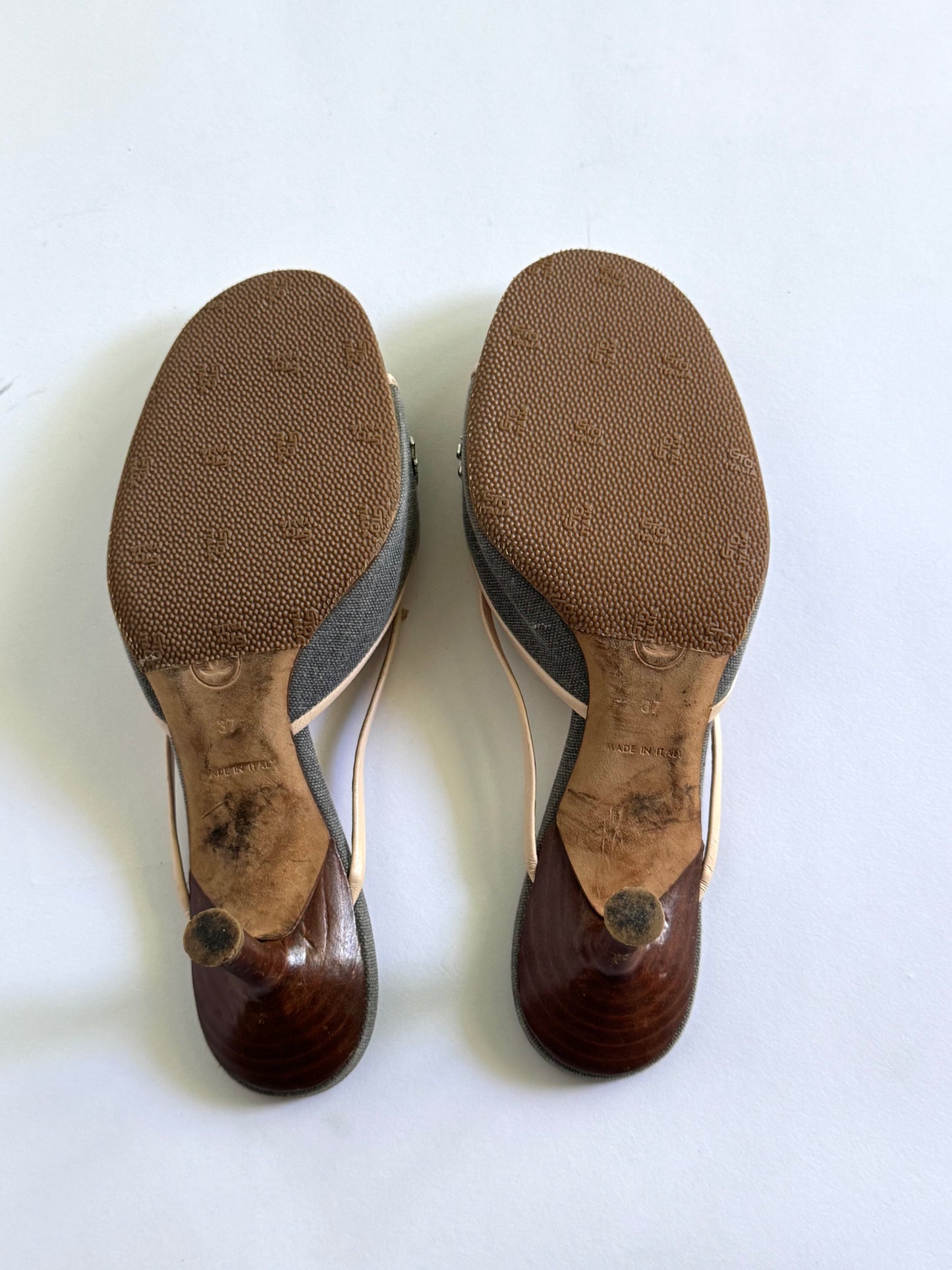 CHANEL, 2004 Cruise Collection - Karl Lagerfeld, Clover Grey Slides (IT37 / US7-7.5)