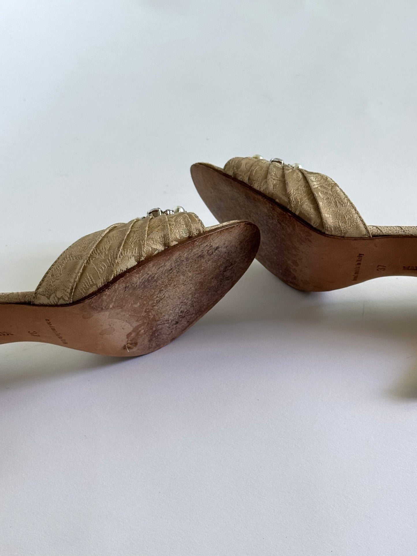 Manolo Blahnik Ivory D'Orsay Pumps (IT37 / US7-7.5)