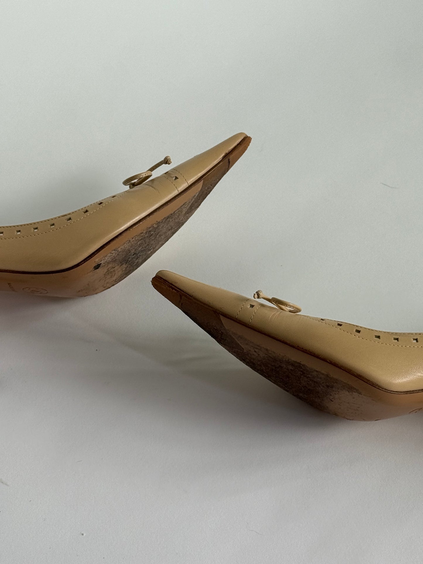 CHANEL Beige Bow CC Pumps (IT38 / US7-7.5)