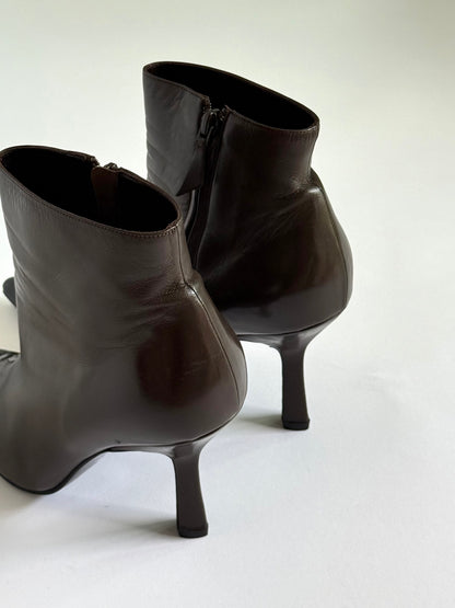 CHANEL FW2001 Brown Clover Booties (IT39.5 / US8.5-9)