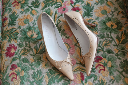 CHANEL Beige Bow CC Pumps (IT38 / US7-7.5)