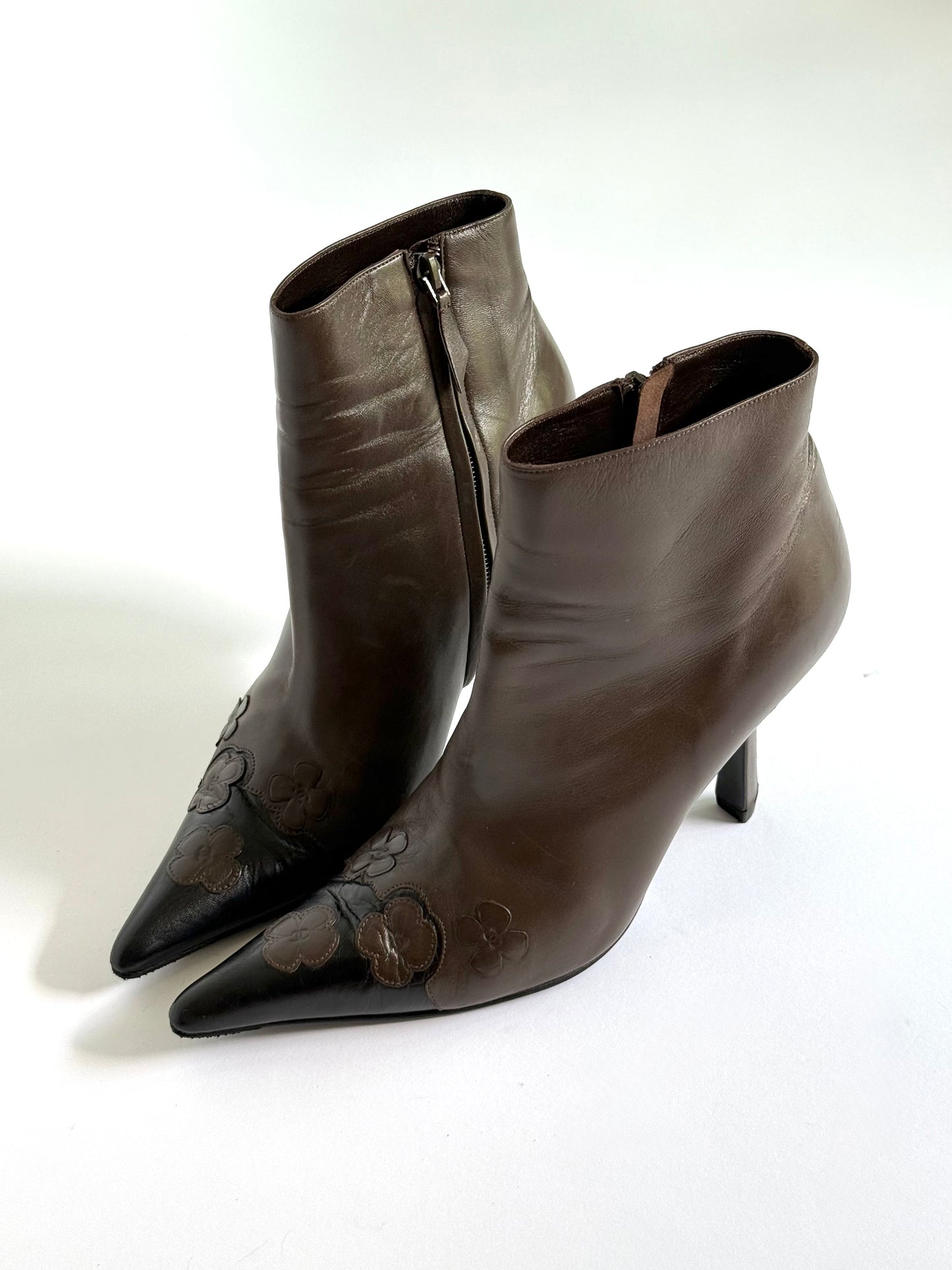 CHANEL FW2001 Brown Clover Booties (IT39.5 / US8.5-9)